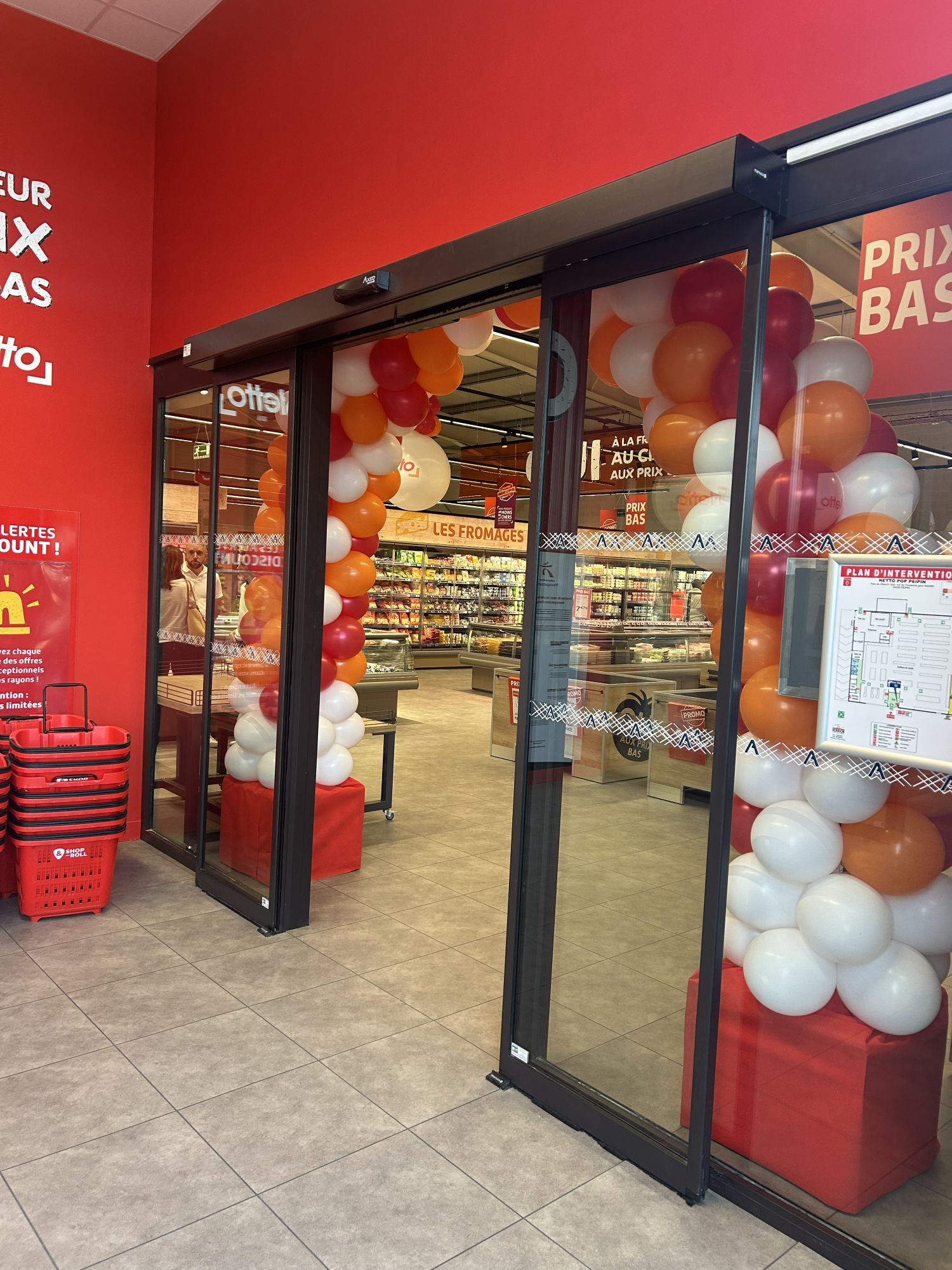 Porte automatique coulissante du magasin Netto de Peipin